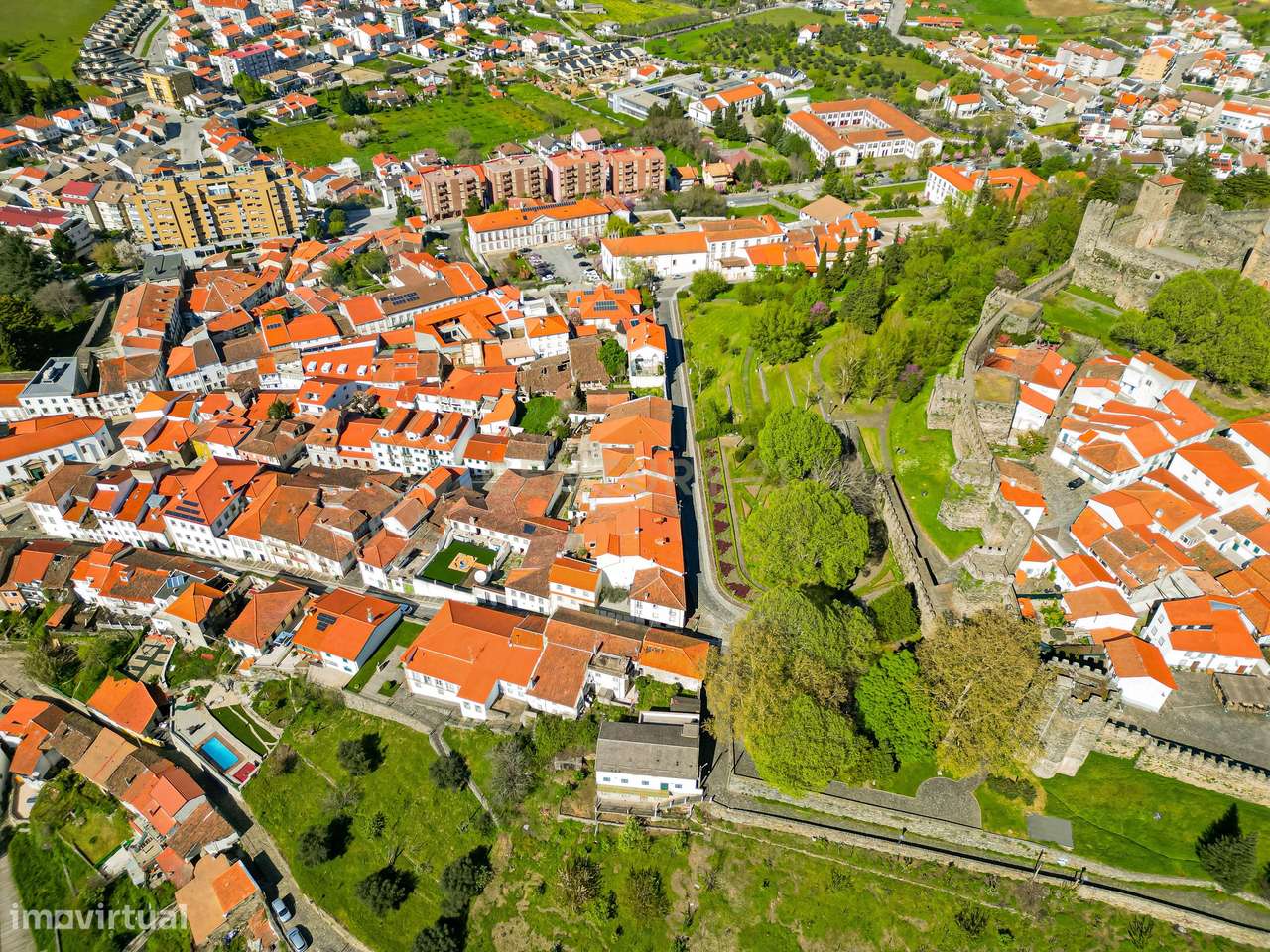 Prédio na Zona Histórica de Bragança - Grande imagem: 4/34