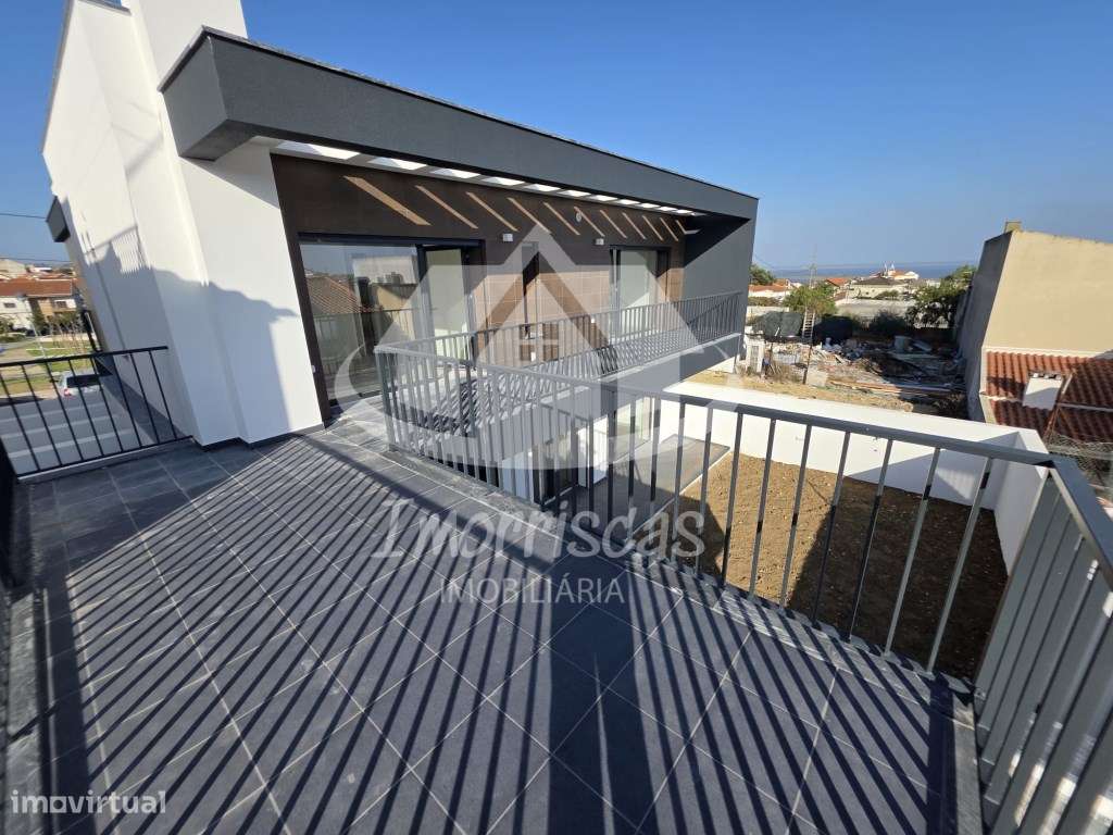 Moradia T3+1 na Portela de Azóia, em Santa Iria de Azóia-6