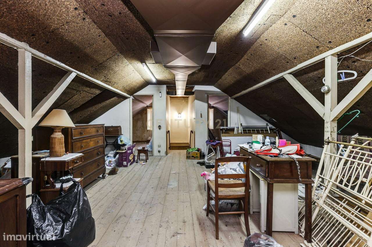 Prédio de Uso Misto no Centro Histórico de Odivelas – Habitação + Comé-17