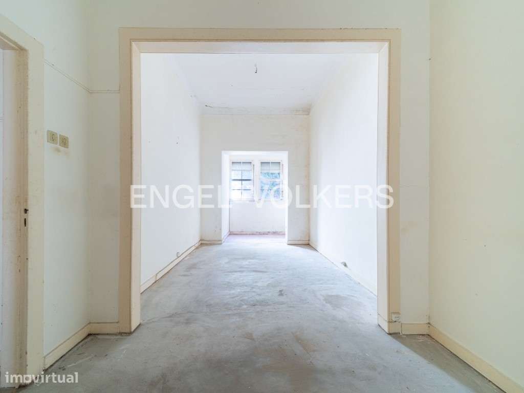 Apartamento por Remodelar com jardim na Graça-0
