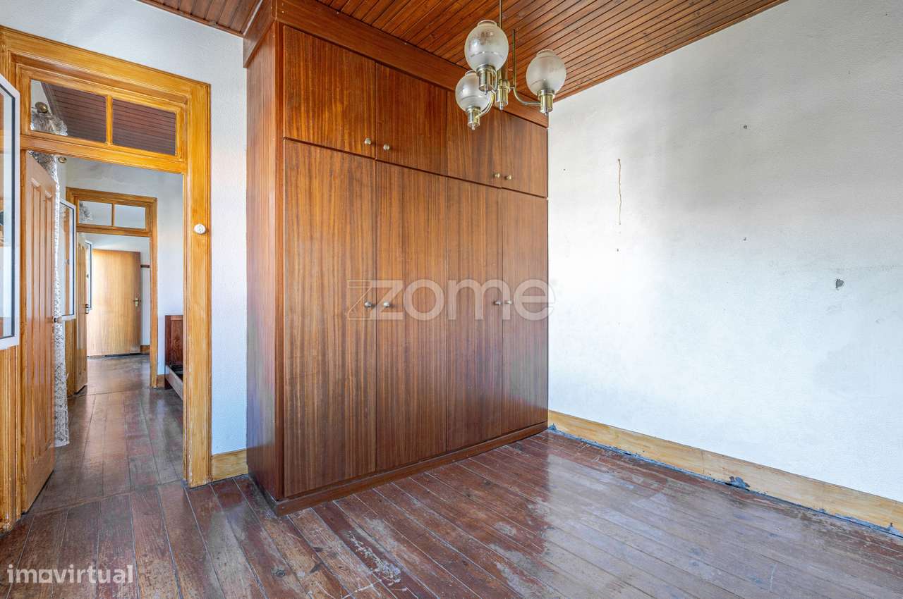 Moradia T6 na Ribeira Brava – Espaço e potencial investimento-13