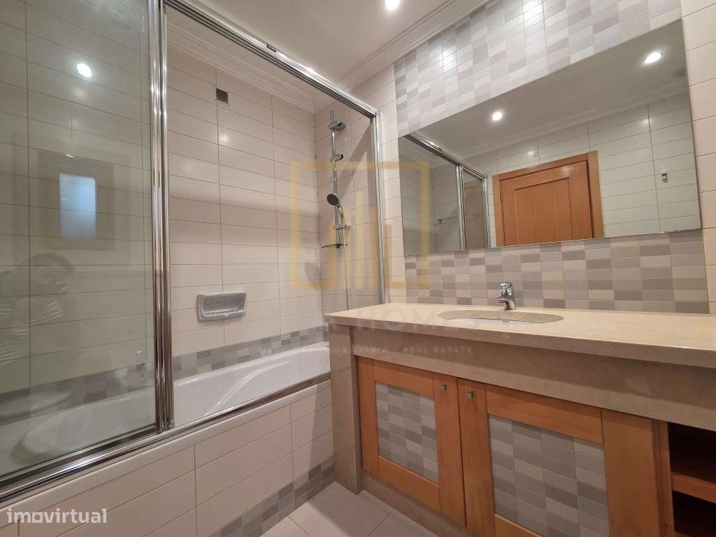 Moradia T5 com piscina + Apartamento T3, em centro de Lagoa (Algarve)-10