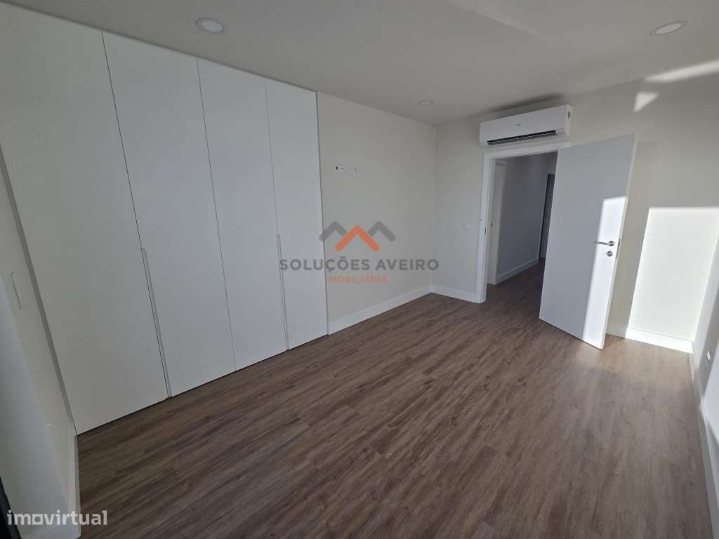 Moradia T4 a 1km das Glicinias!-16