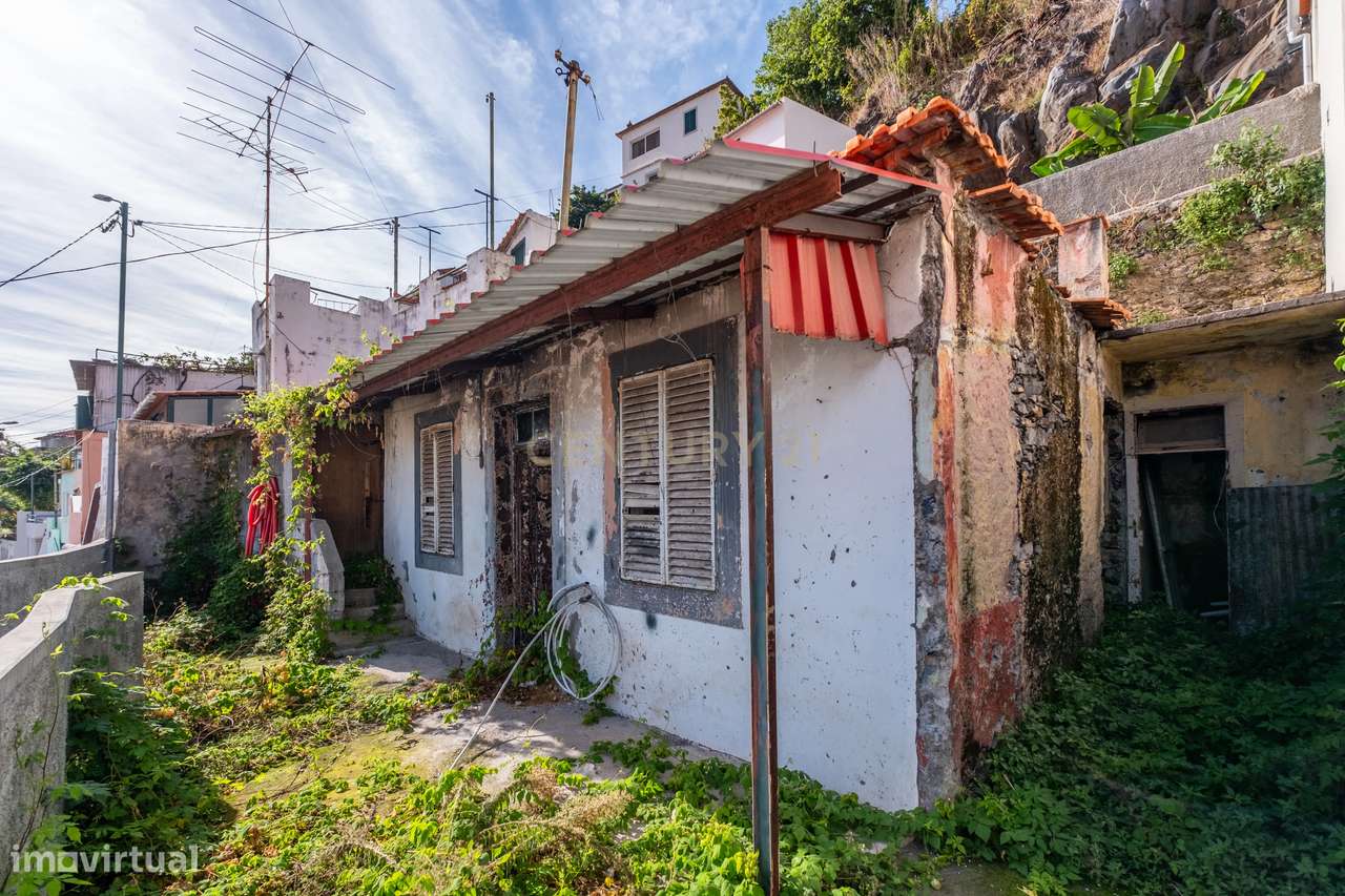 Moradia T2 no coração do Funchal-30
