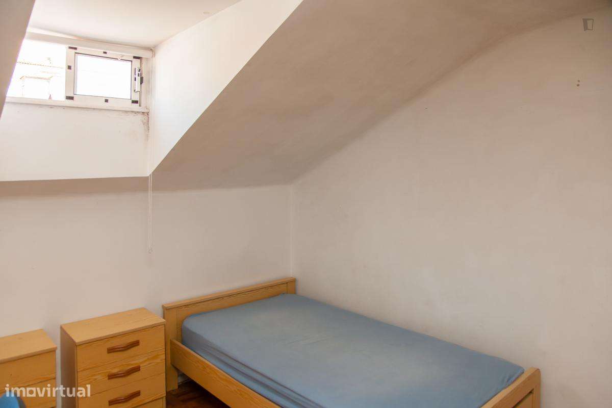 Quarto - localizado em Montes Claros Coimbra - Grande imagem: 5/9