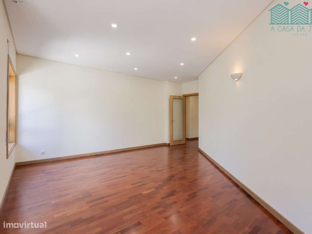 Apartamento T3 + 1 com terraço no Centro de Aveiro - Grande imagem: 2/34