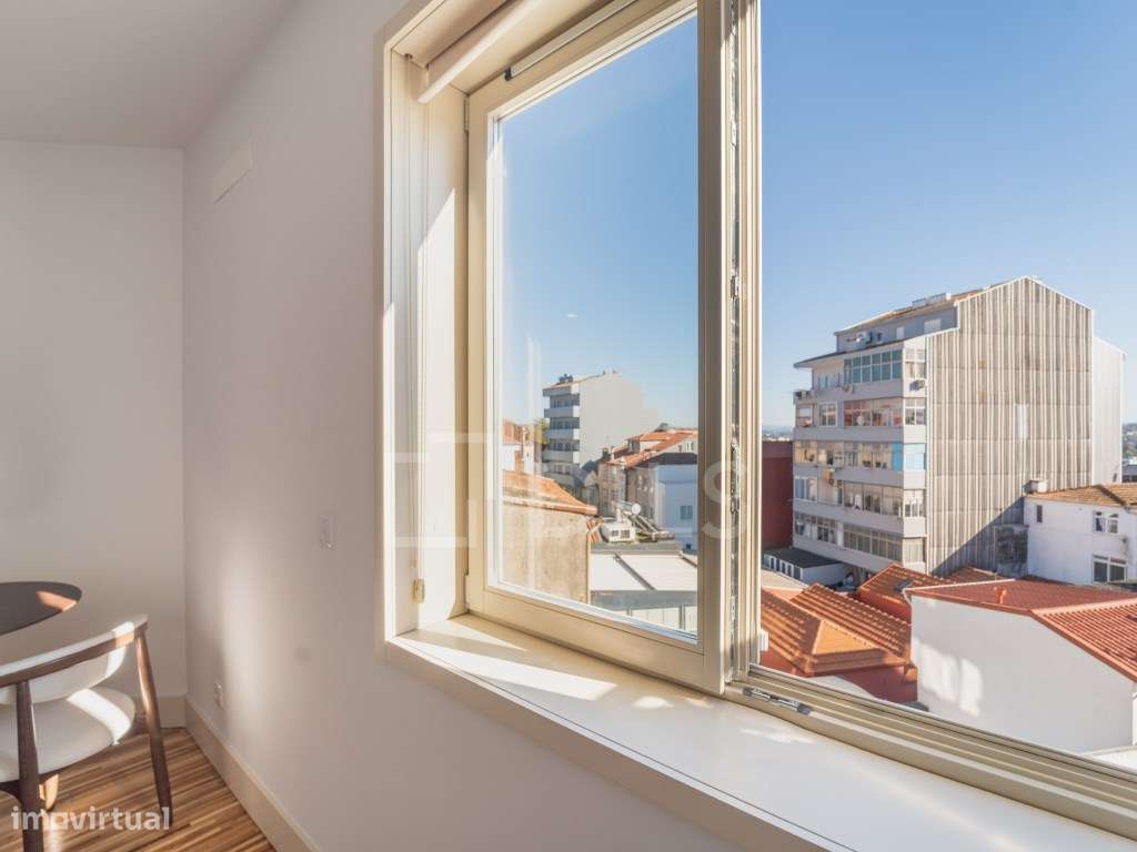 Apartamento T0+1 com arrecadação, na Baixa do Porto-16