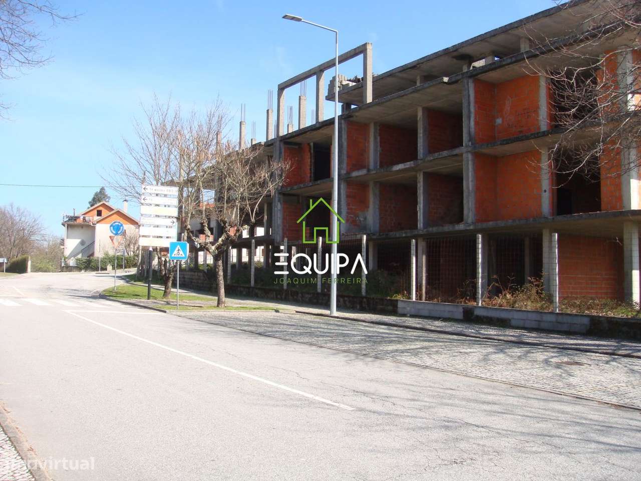 Prédio em Construção em Vila Nova de Paiva - Viseu - Em Frente a EB-14