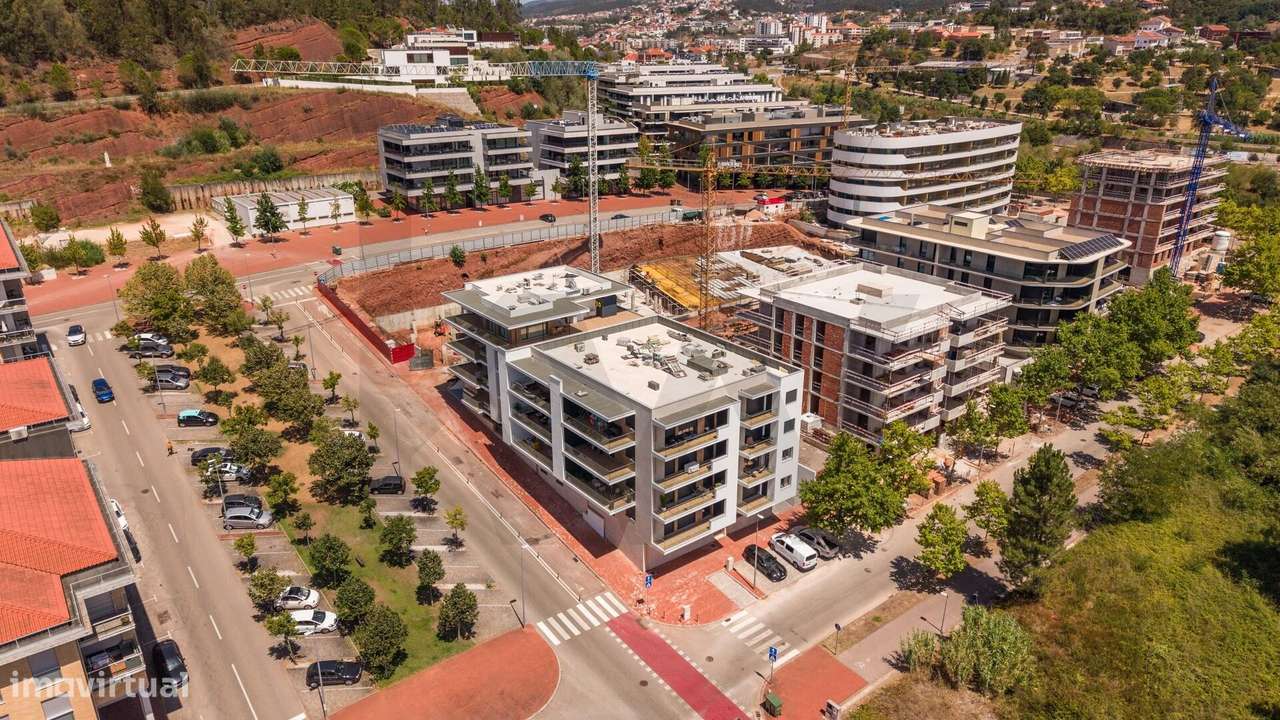 Luminoso Apartamento T2 NOVO com Terraço e Garagem Fechada — Quinta de-26