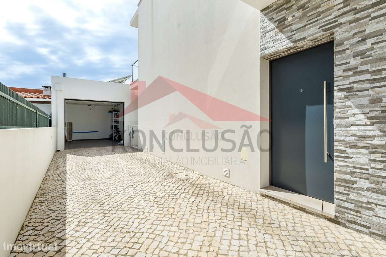 Excelente Moradia V3, no centro da Quinta do Conde-24