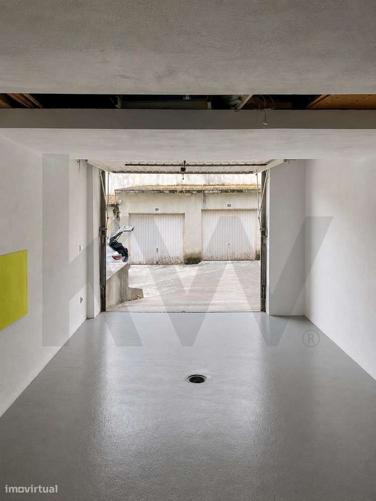 Apartamento T3 Remodelado com Garagem Box no Centro de Coimbra-14