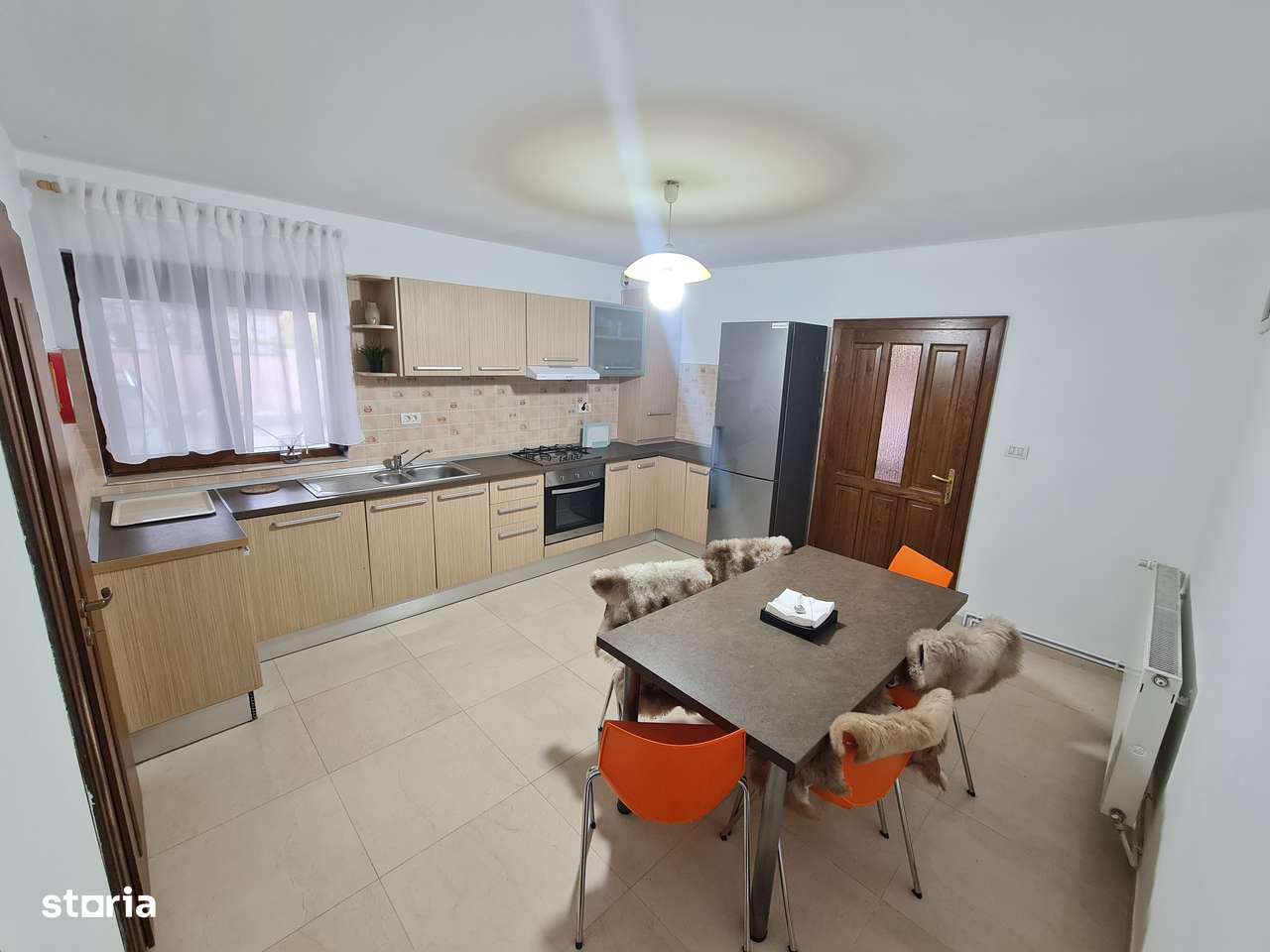 Inchiriez Casa moderna cu 4 camere în zona Centrala, parcare in curte. - Imagine principală: 5/20