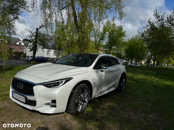 Infiniti Q30 2.0t Sport AWD 7DCT - 8