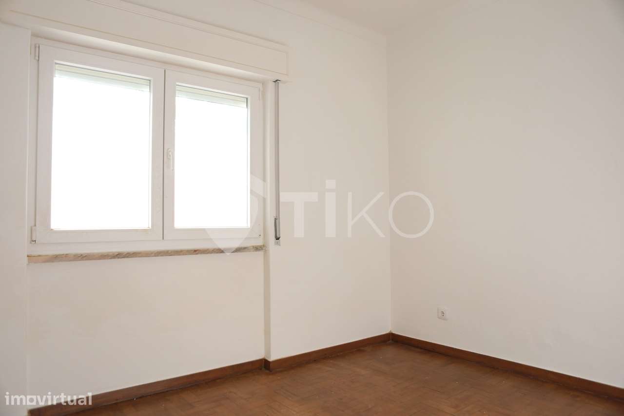 Apartamento T3 em Renovação com Excelentes Áreas em Setúbal-12