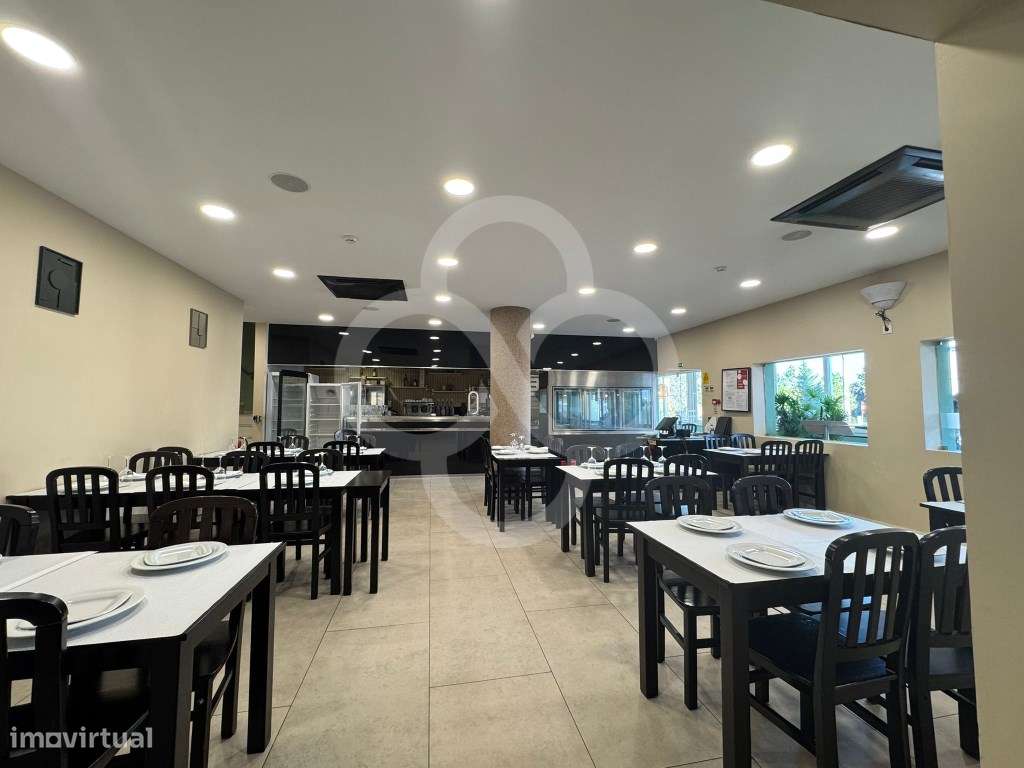 Restaurante churrasqueira cozinha equipada e salas mobiladas em Qui... - Grande imagem: 5/28