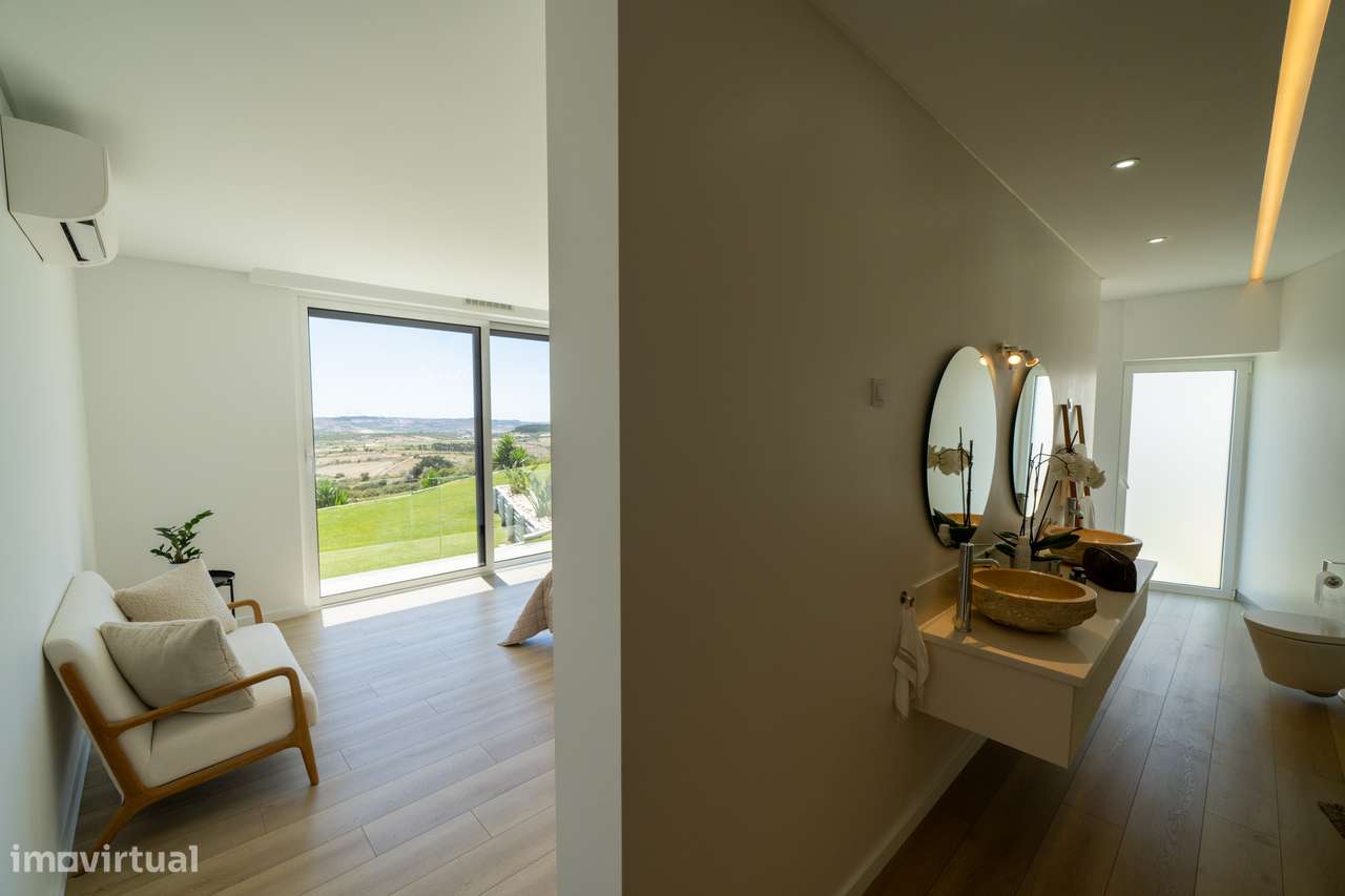 Moradia independente à venda na Estrada Velha da Avessada, 2665-16