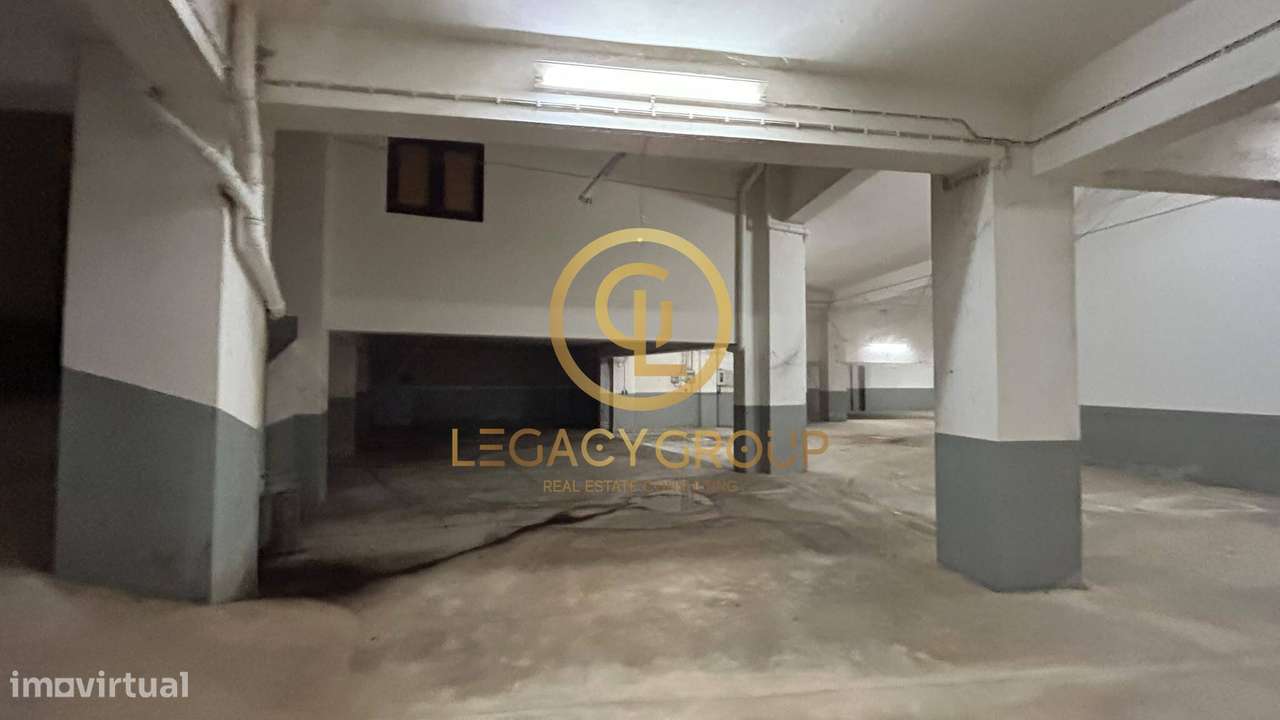 Parqueamento com 787m² situado no centro de Carvoeiro -  Lagoa-10