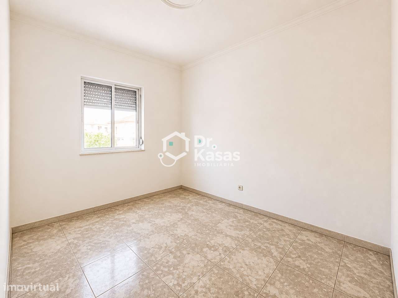 Apartamento T1 com varanda na Baixa da Banheira-10