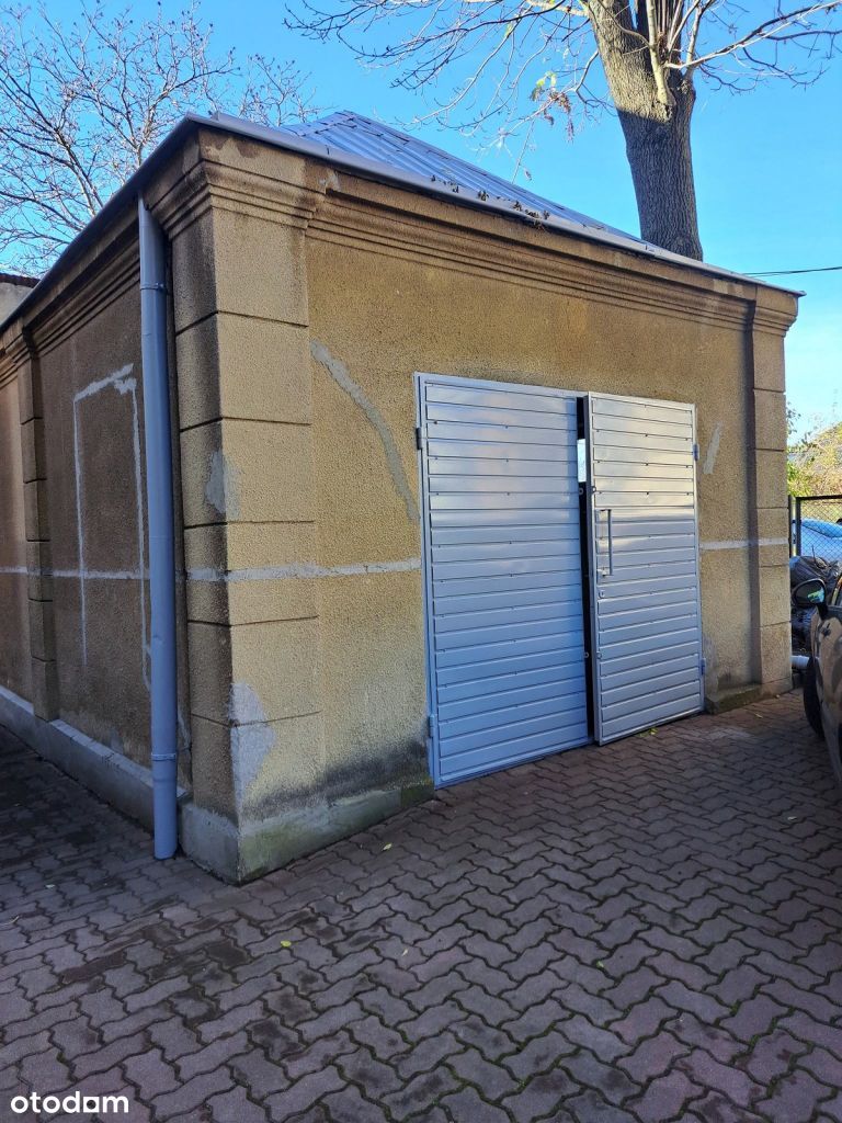 nieruchomość zabudowana dwoma garażami