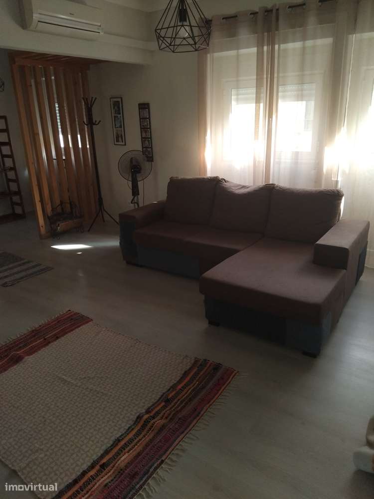 Apartamento 3 Ass. Remodelado c/ quintal e Anexo - Pinhal Novo-1