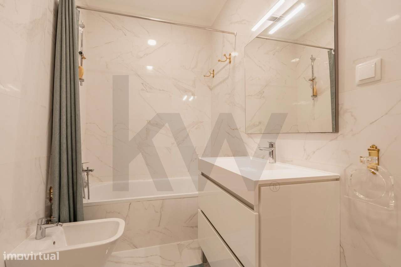 Apartamento T2 na Av. Dr. Francisco Sá Carneiro - Moinho das Antas - O-14