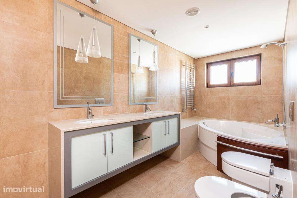 Moradia T8 de grande dimensão em S. João dos Montes, Vila Franca de Xi-16