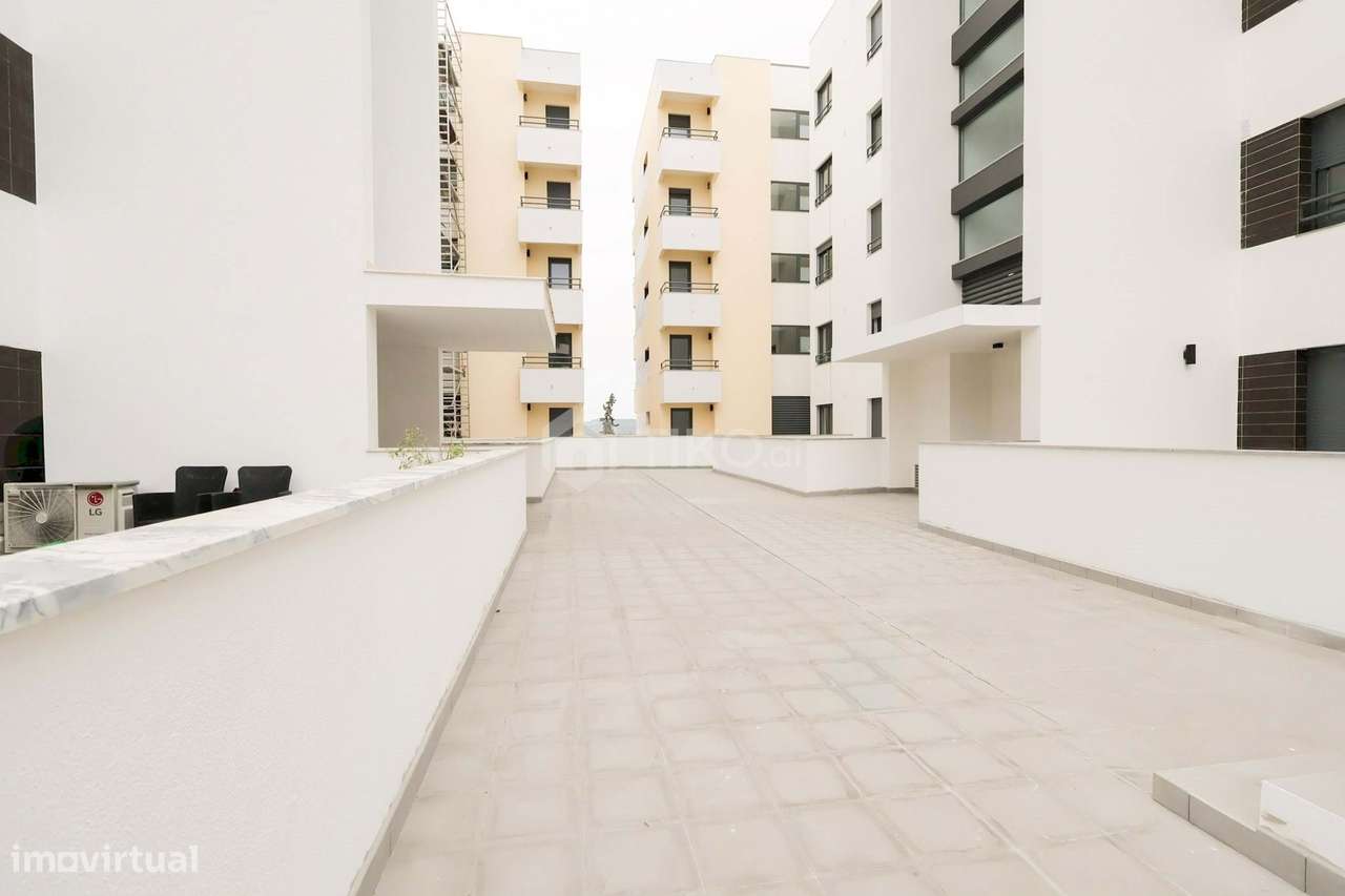 T3 CONSTRUÇÃO NOVA, VARANDA, ARRECADAÇÃO E 2 PARQUEAMENTOS | EMPREENDI-43