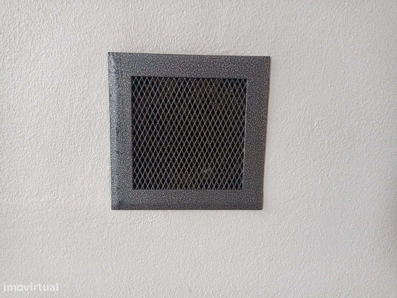 Moradia T3+1 no centro de Pataias-5