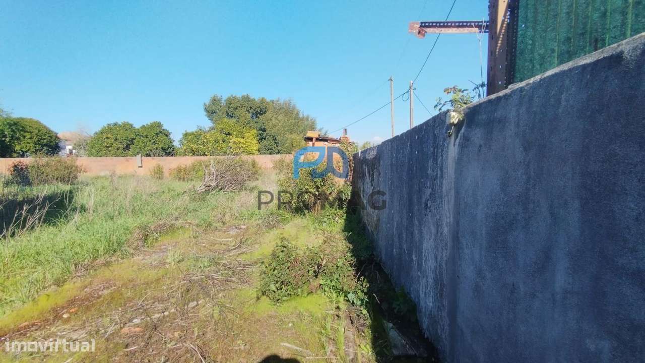 Oportunidade Única em Ovar: Terreno Urbano 1.282 m² com Armazém Ruína-14