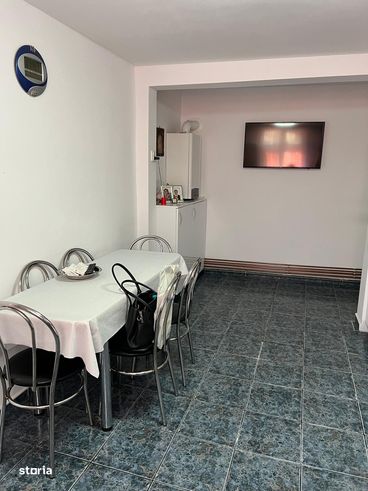 Casa cu 2 corpuri si magazin, teren 241 mp, zona 9 Mai-9