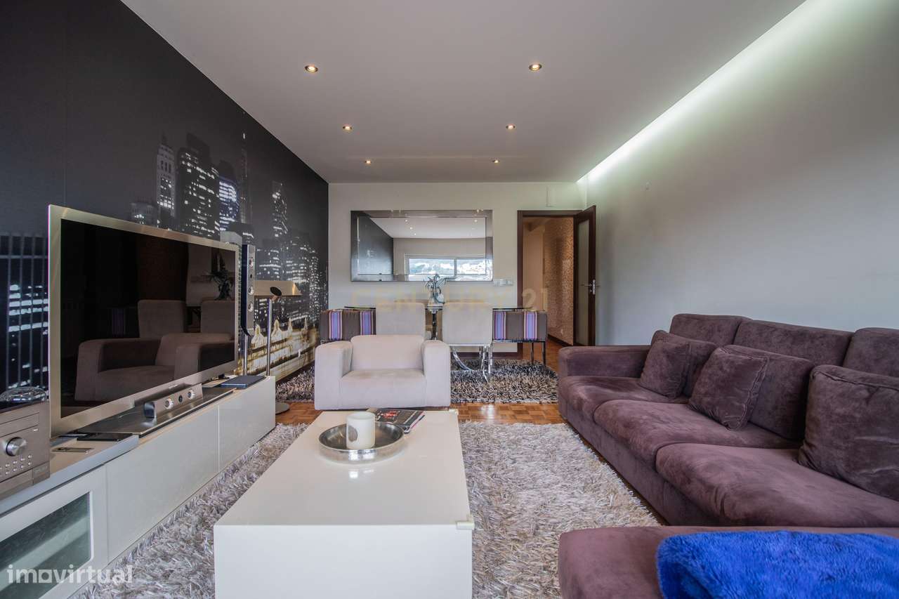 T3 com suíte ampliada derivado à utilização em T2, garagem fechada e v - Grande imagem: 4/49