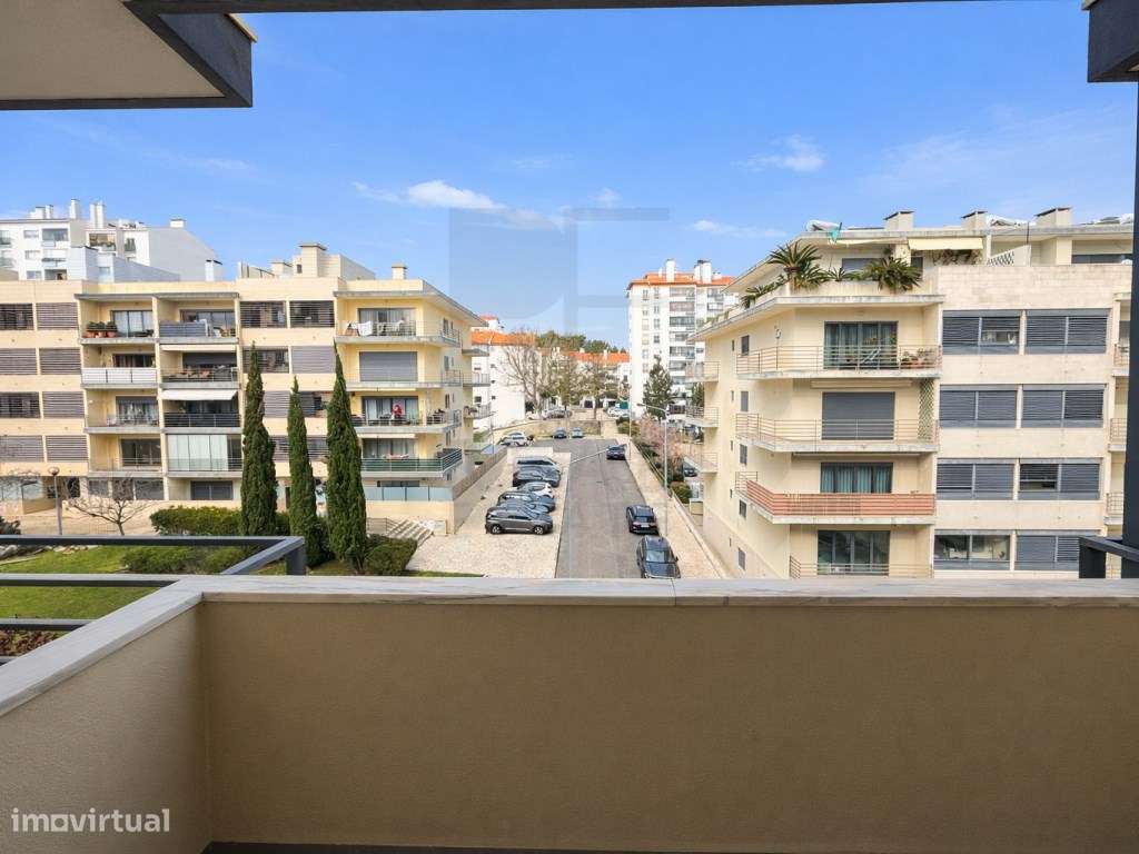 Excelente T3 com suíte, 3 varandas e garagem box em Cascais-19