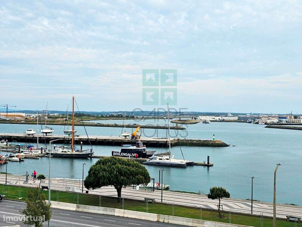 Apartamento T5 duplex, frente marina, na Figueira da Foz-23