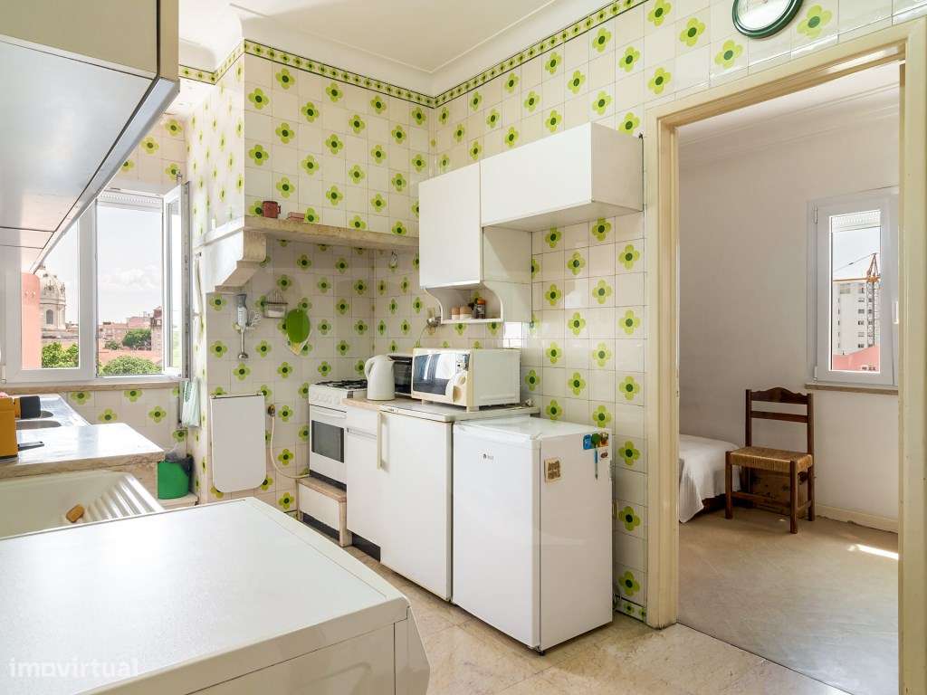 Apartamento T5 com garagem na Estrela-12