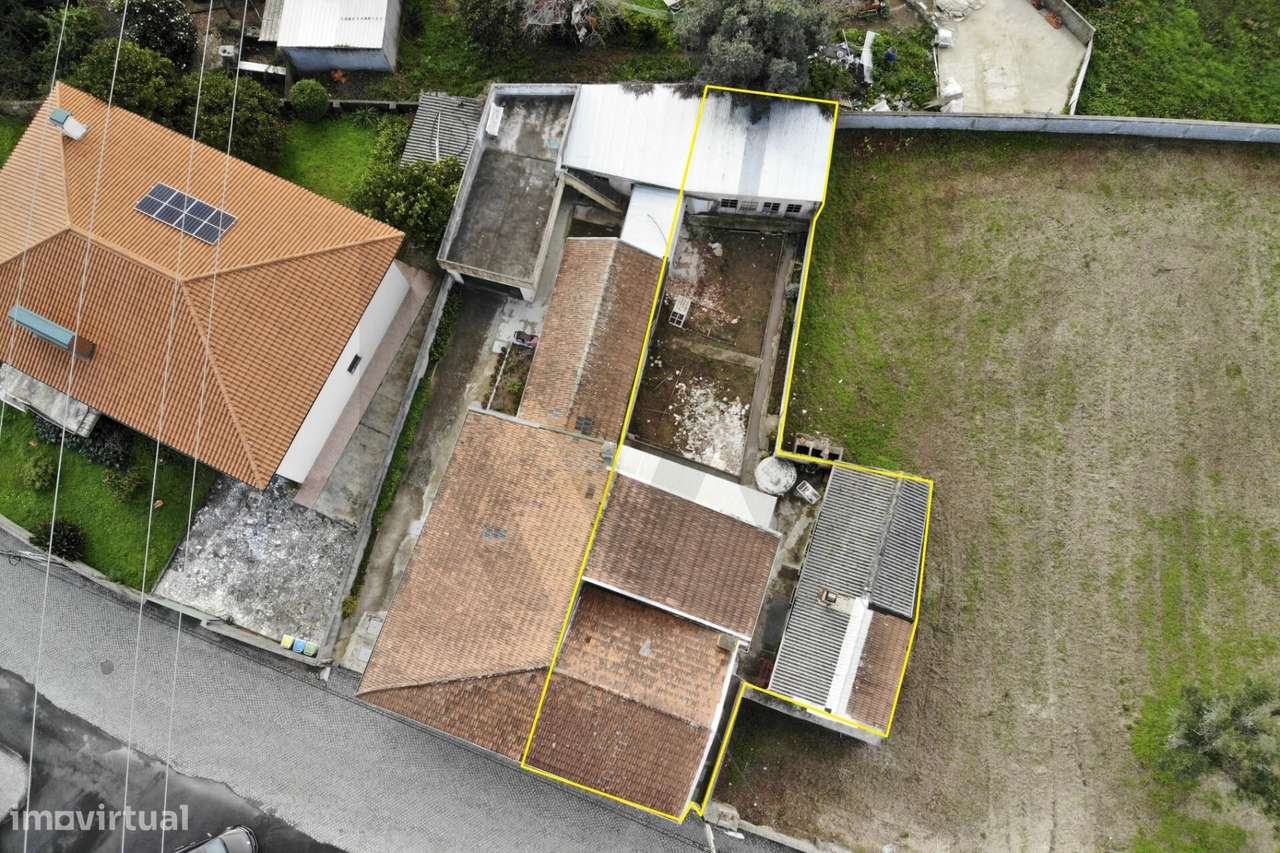 Moradia Térrea T2/T4 em Serzedo com Potencial de ser  T3 e Anexo T1 In - Grande imagem: 2/31