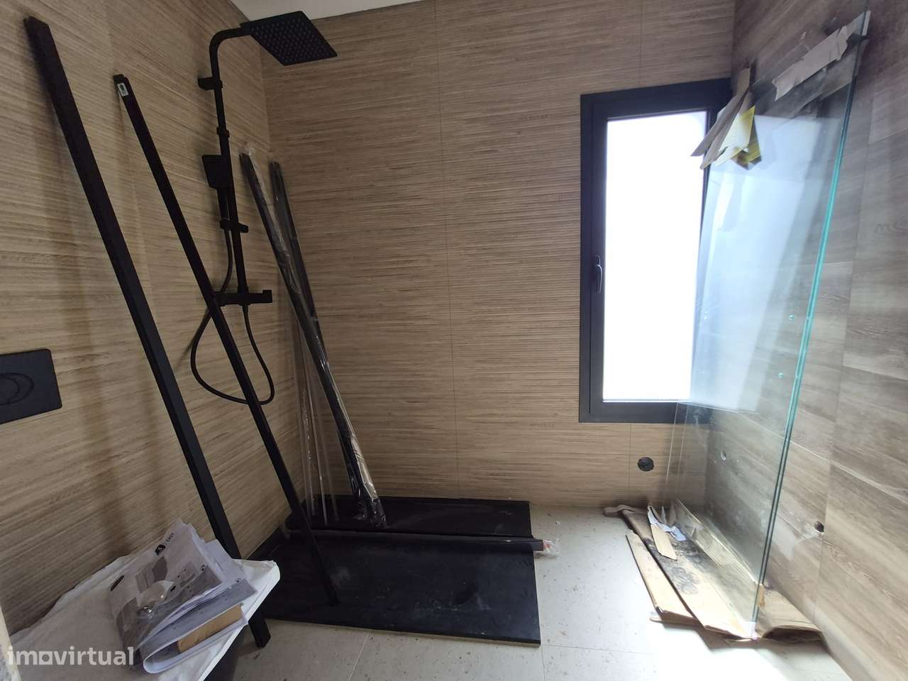 Moradia T3, térrea, geminada com garagem e jardim. Fração "B"-13