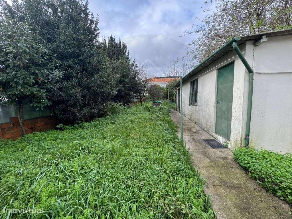 Moradia Bi-Familiar com Terreno | Junto à Estação de Rio Tinto - Grande imagem: 5/11