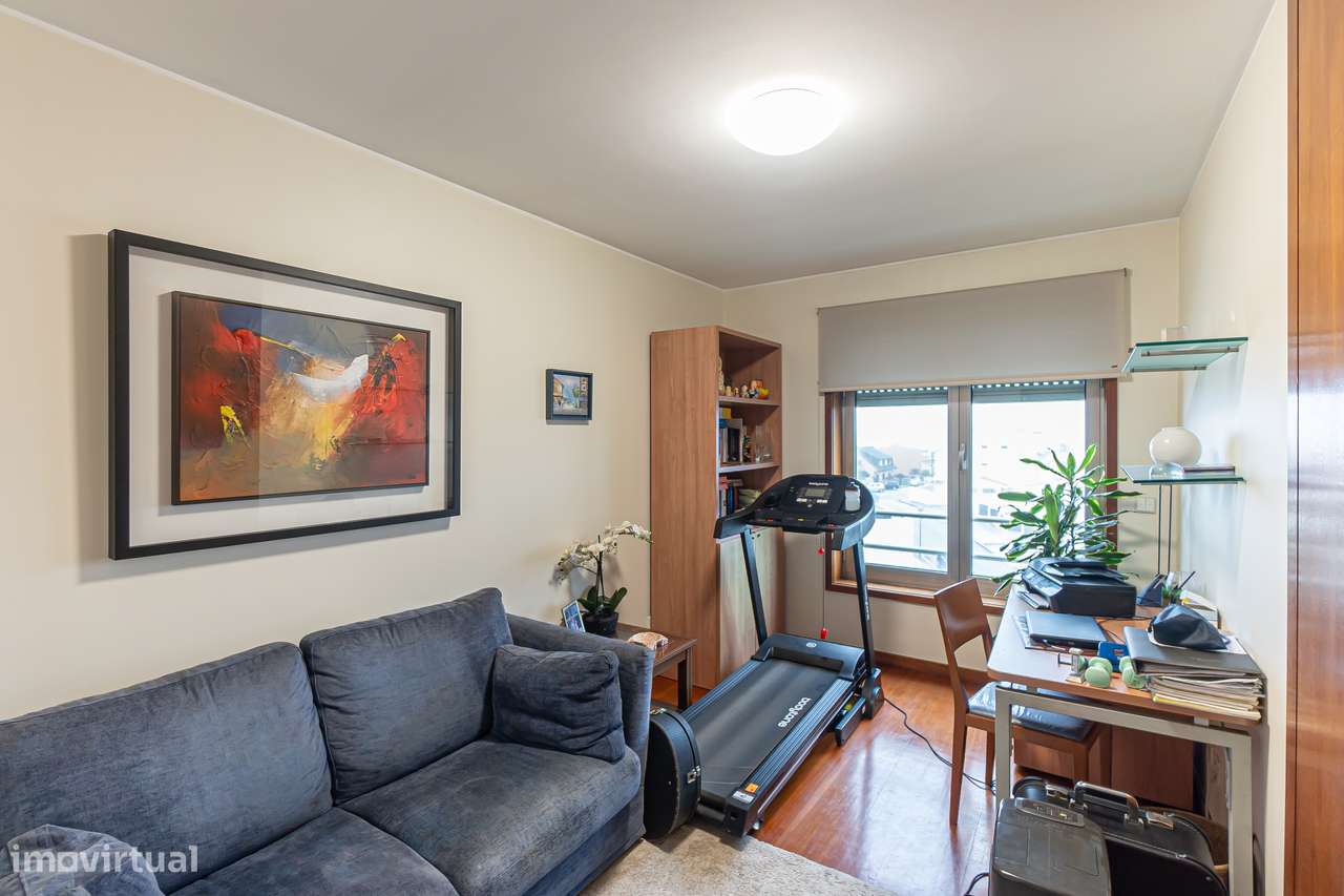 T2 no Último Piso | Condomínio Privado com Piscina | Vista Mar-13