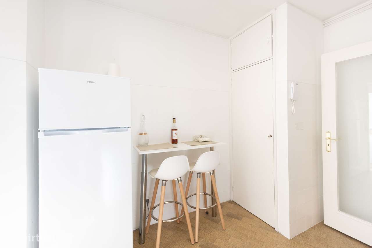 T2 com varanda, garagem e localização central-4