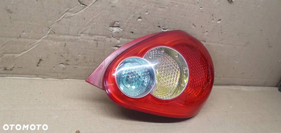 Lampa prawy tył tylna prawa Toyota Aygo 81550-0H020 - 2