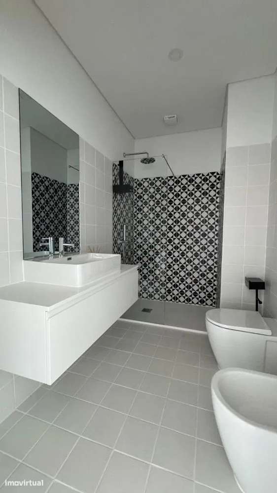 Apartamento T0 com varanda - Localizado no Porto - Grande imagem: 2/15