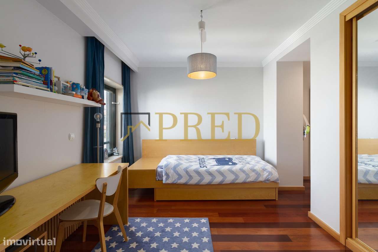 Apartamento T5, inserido no condomínio fechado 'Edifício Plaza'-28