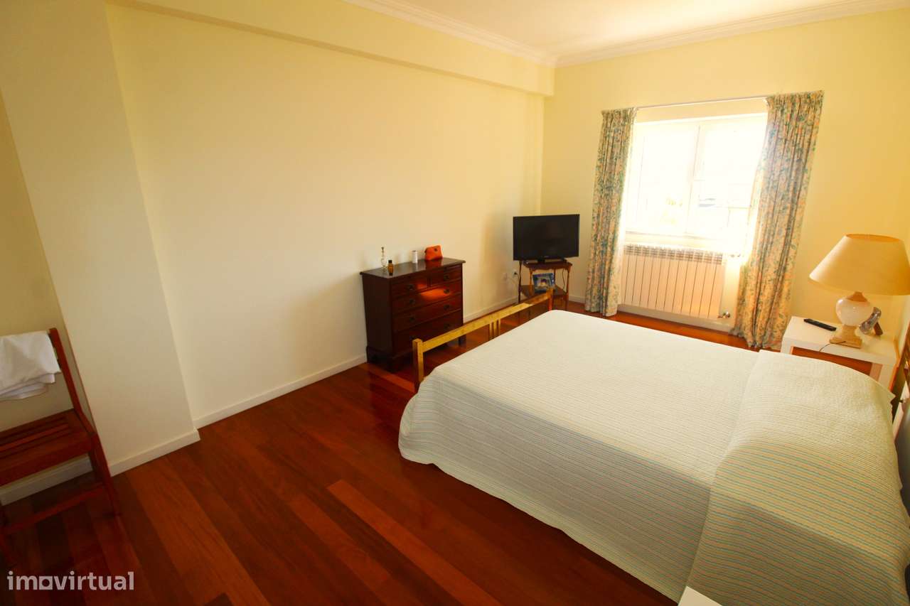 Elegante Moradia T4 Familiar-42