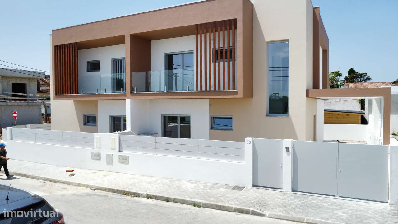 Oferta de 1% do valor de aquisição - Moradia T4 com 1 Suíte-0