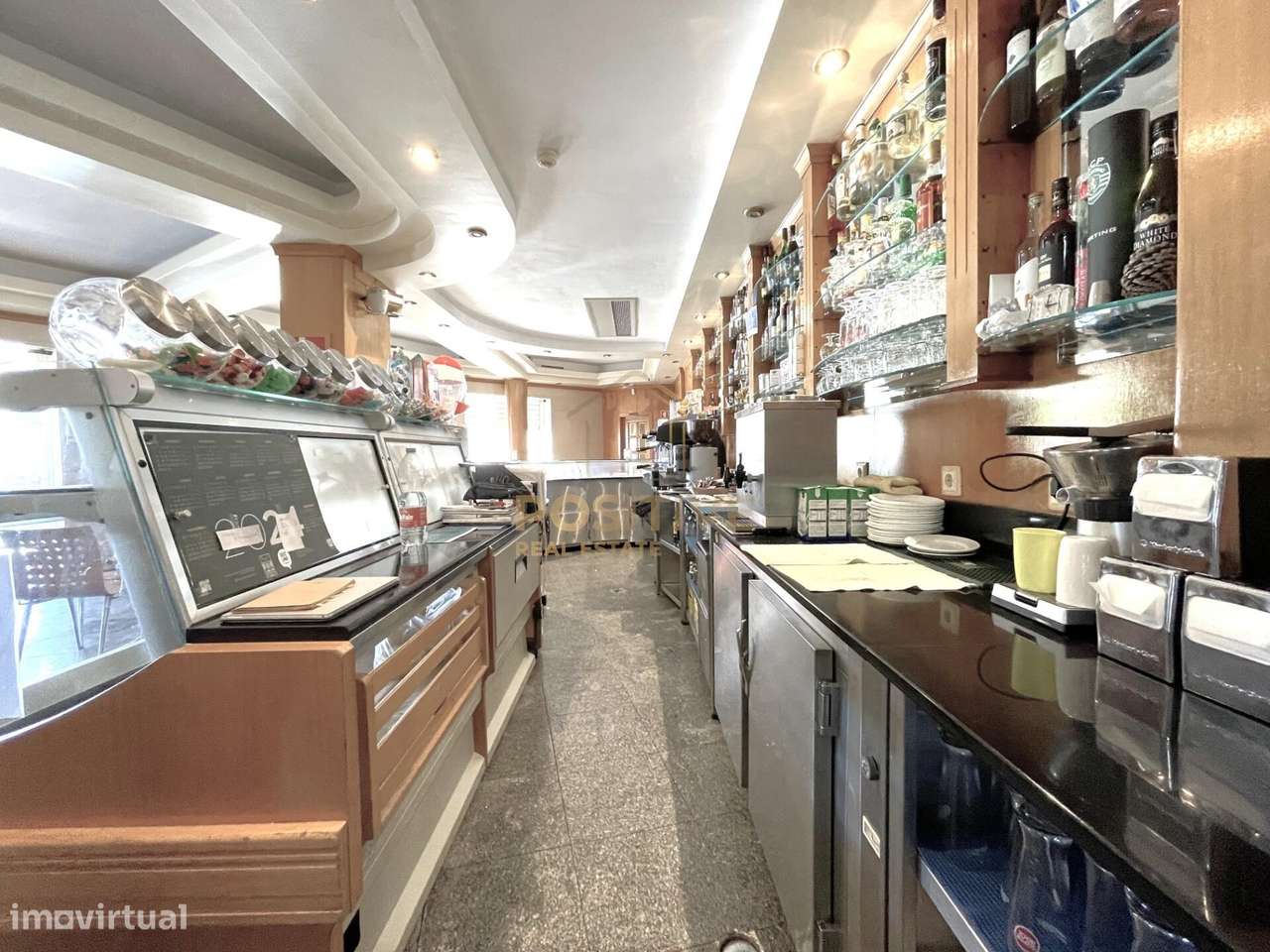 Loja com Café/Pastelaria em Funcionamento na Cova dos Vidros — Quinta-25