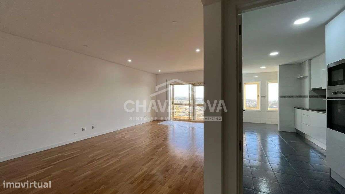 T2+1 Renovado c/ Varanda na Madalena - Grande imagem: 3/35