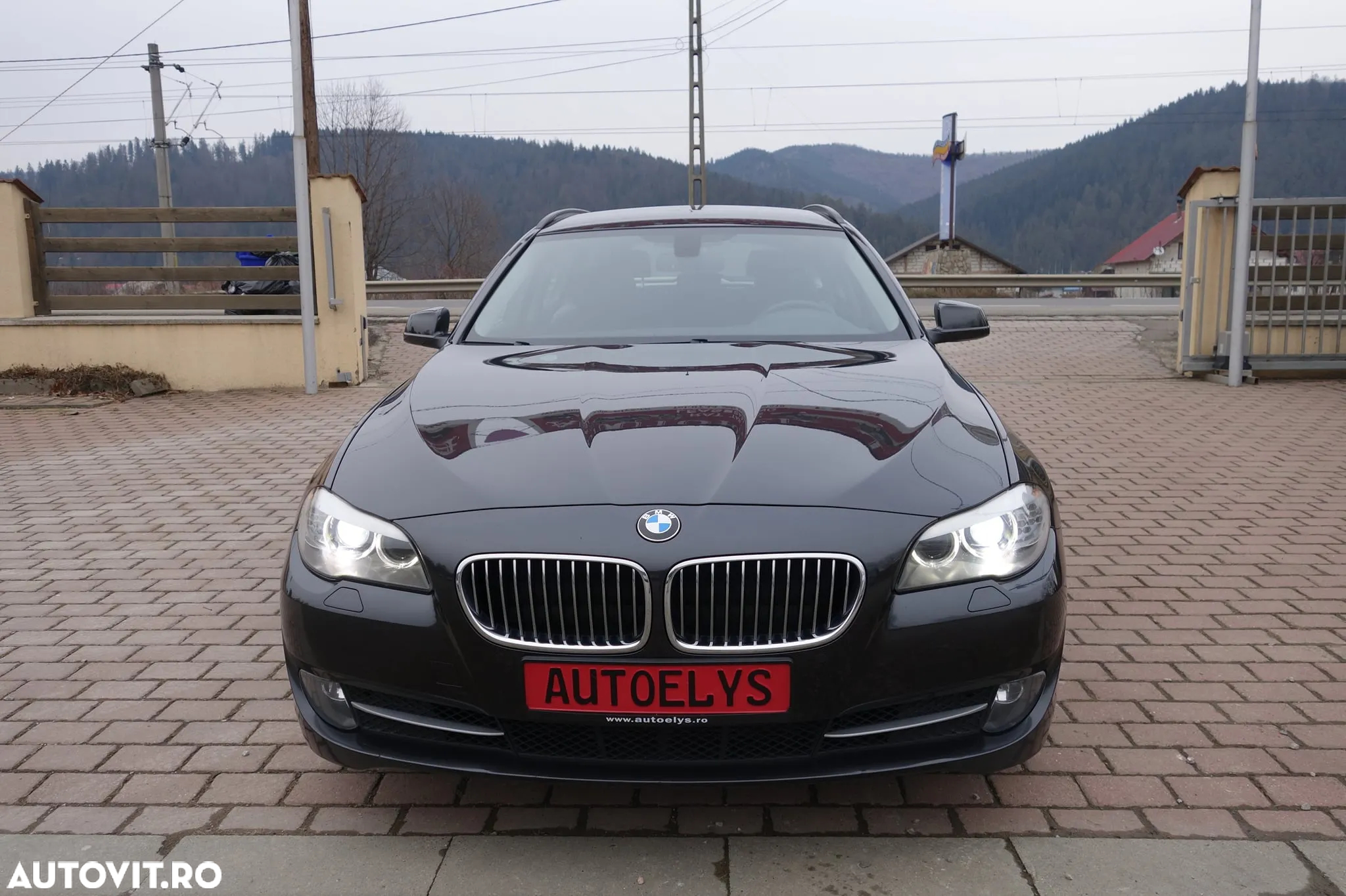 BMW Seria 5 530d xDrive Touring Aut. Luxury Line - 10