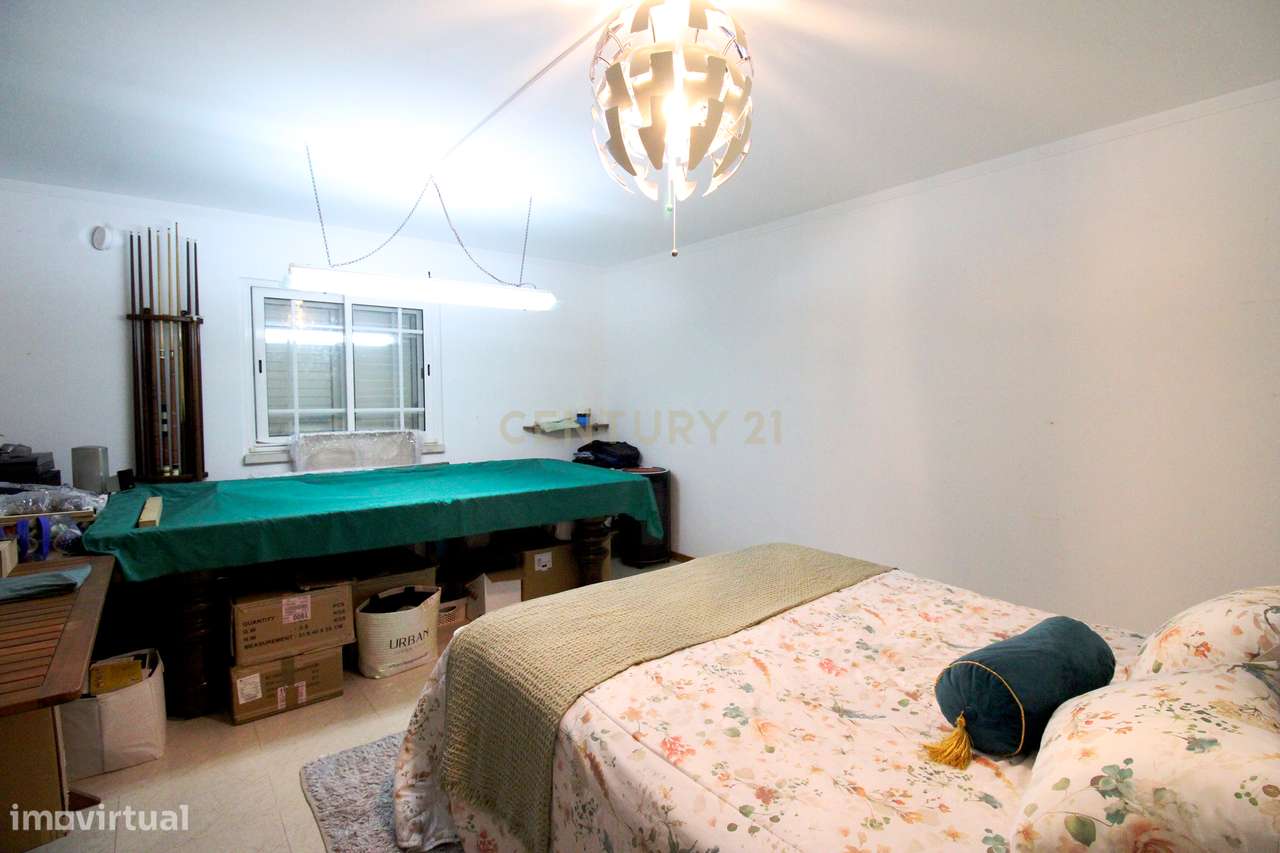 Moradia V3+2 de Luxo com Garagem, Sótão Aproveitado e Domótica Alexa n-28