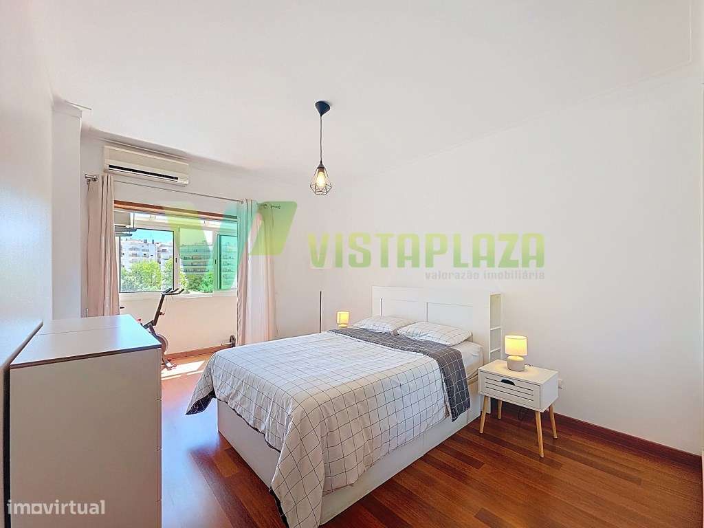 Apartamento T2 com duas casas de banho e espaço de garagem-13