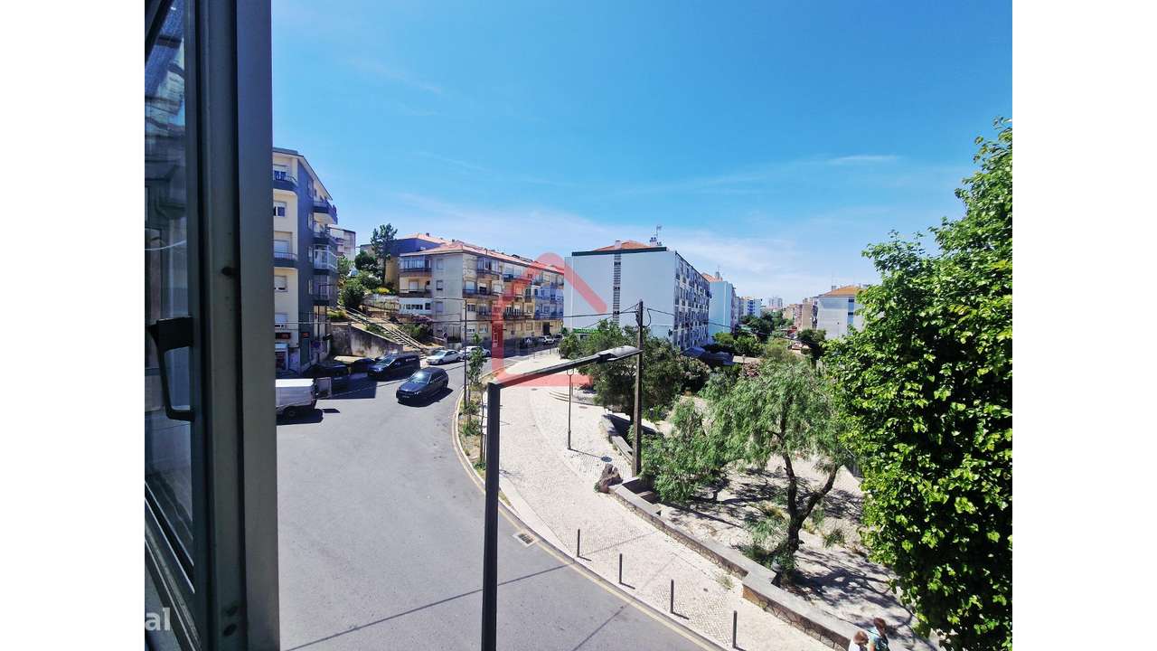 Apartamento T4 em Mercês-16